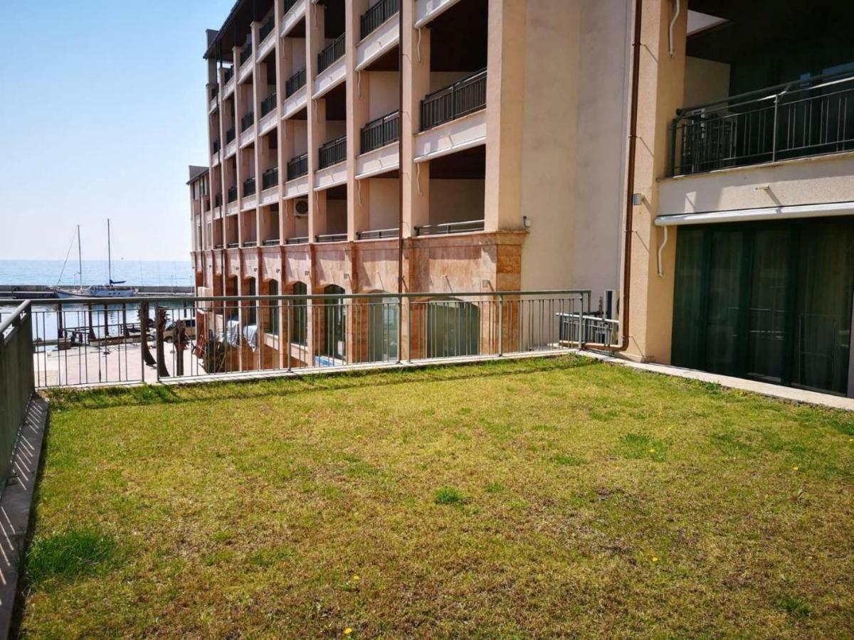 Port Balchik Apartment Экстерьер фото